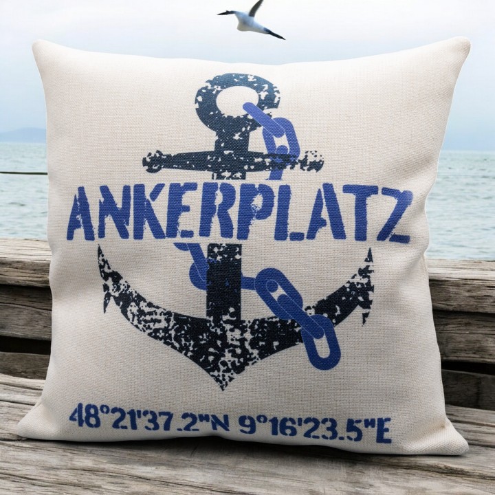 Maritimes Kissen „Ankerplatz“ mit personalisierten Koordinaten – Leinenoptik, 40x40 cm